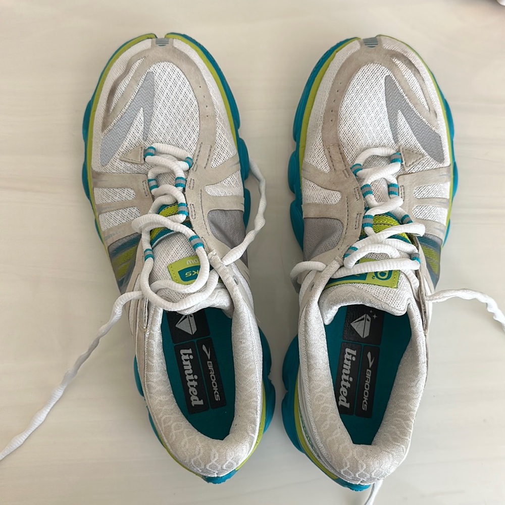 Women’s running shoes